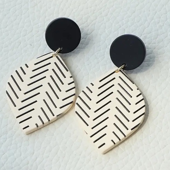 Jewelry - BOHO Statement Black Stripe Rhombus Dangle Earrings - Soft Pottery Texture NEW